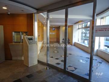 エントランスはオートロック付きです。