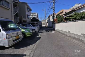 敷地北側の前面道路（東側から）