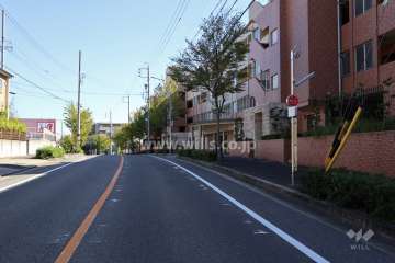 敷地北側の前面道路（東側から）