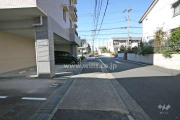 敷地北東側の前面道路