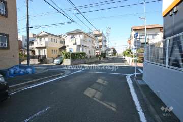 敷地北東側の前面道路