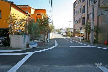 敷地北東側の前面道路
