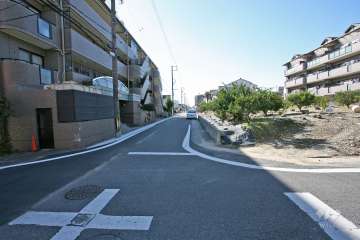敷地北西側の前面道路