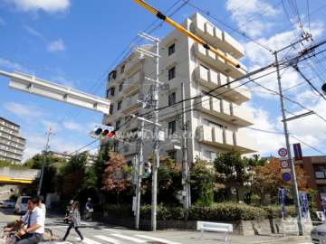 パークハイム宝塚清荒神の外観（南西側から）