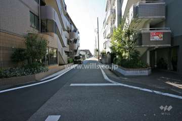 敷地北西側の前面道路
