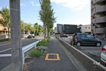 敷地北側の前面道路