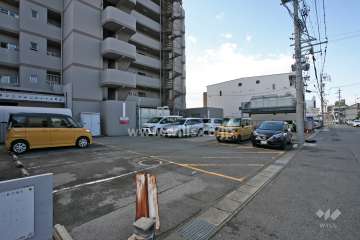 敷地内駐車場（屋外平面式）