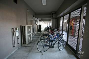 屋内に設けられた駐輪場