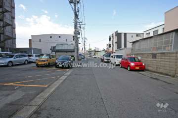 敷地北側の前面道路