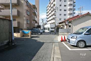 敷地北側の前面道路(東側から)