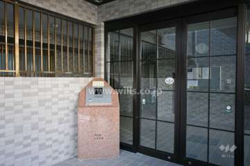 エントランスはオートロック付きです。