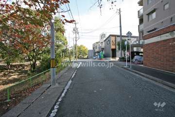 敷地北側の前面道路