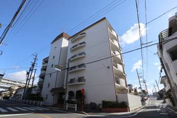 弥生ケ岡マンションの外観（北西側から）