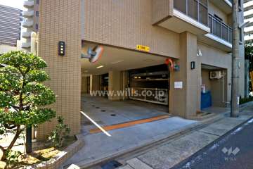 駐車場出入り口(東側)