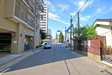敷地東側の前面道路