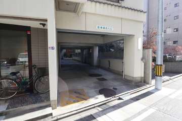 駐車場出入り口