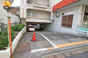 駐車場出入り口