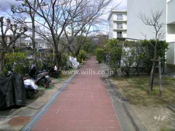 敷地西側にある駐輪場