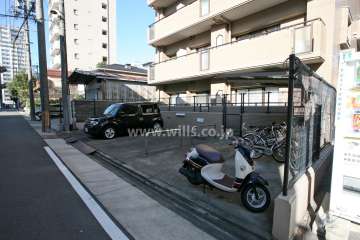 敷地内駐車場（屋外平面式）と駐輪場