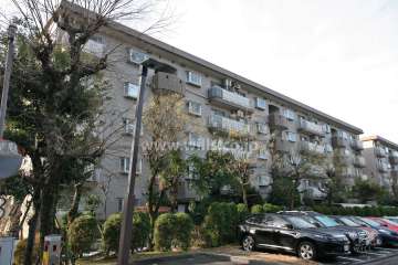 サンハイツ鍋屋上野4号棟の外観(北東側から)