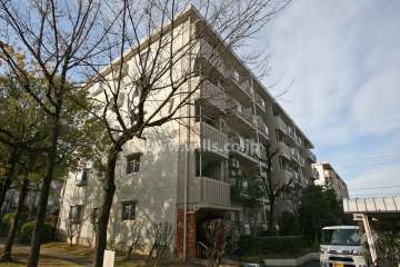 サンハイツ鍋屋上野7号棟の外観