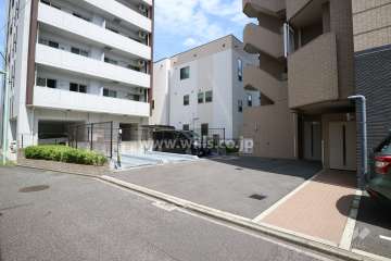 駐車場出入り口