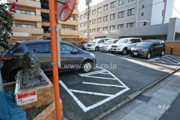 駐車場出入り口
