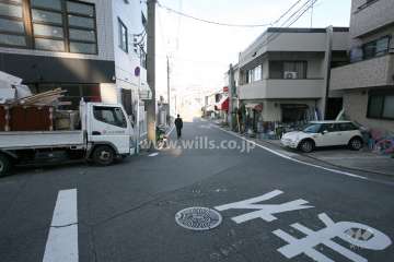 敷地北側の前面道路