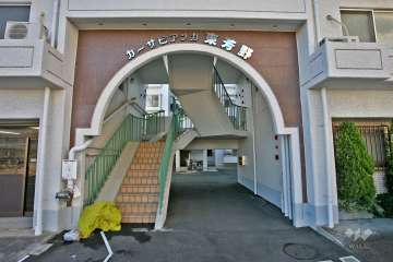 住戸入り口へのアプローチ（別棟）