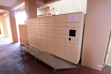 宅配ボックスが設置されております。