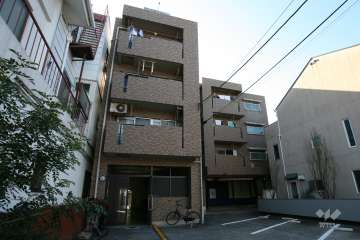 寿づやマンション芳野の外観（北西側から）