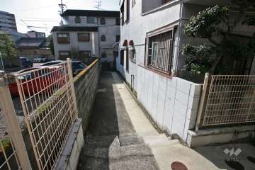 南側エントランスアプローチ