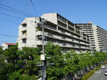 星和プラネタウン千里南第1期D棟（射手座のまち）の外観(南西側から)