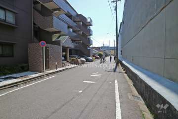 敷地北側の前面道路