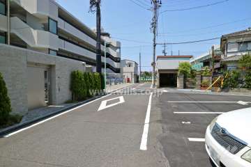 敷地北側の前面道路(東側から)