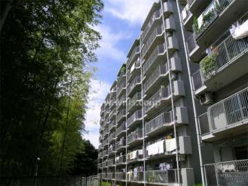公団江坂住宅2号棟の外観（南東側から）