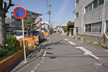 敷地北側の前面道路(東側から)