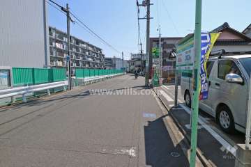 敷地南側の前面道路