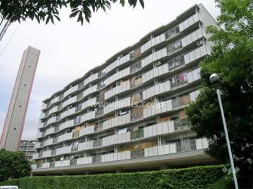 公団江坂住宅3号棟の外観（南東側から）