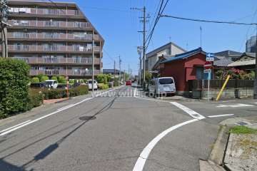 敷地東側の前面道路