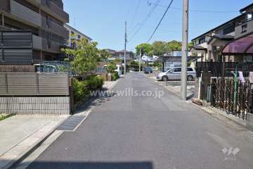 敷地北側の前面道路