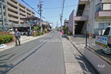 敷地東側の前面道路