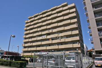 三旺マンション名南の外観(南東側から)