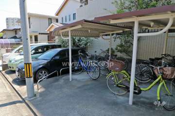 駐車場と駐輪場です。