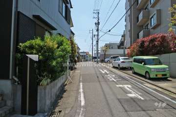 敷地東側の前面道路