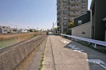敷地北側は山崎川に面しています。