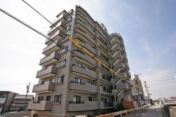 ライオンズマンション呼続の外観(北東側から)