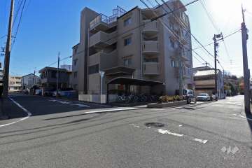 敷地北西側の前面道路
