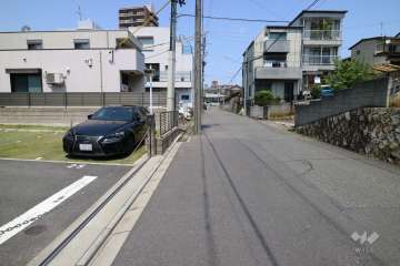 敷地東側の前面道路