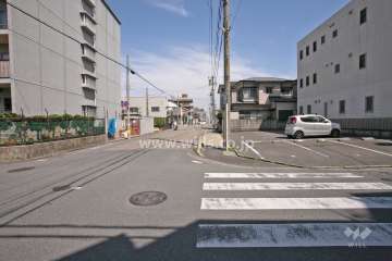 敷地東側の前面道路
